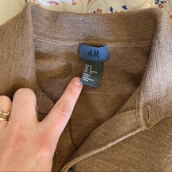 3 men’s tops and 2 sweaters from H and M! Size medium - Picture 3 of 5